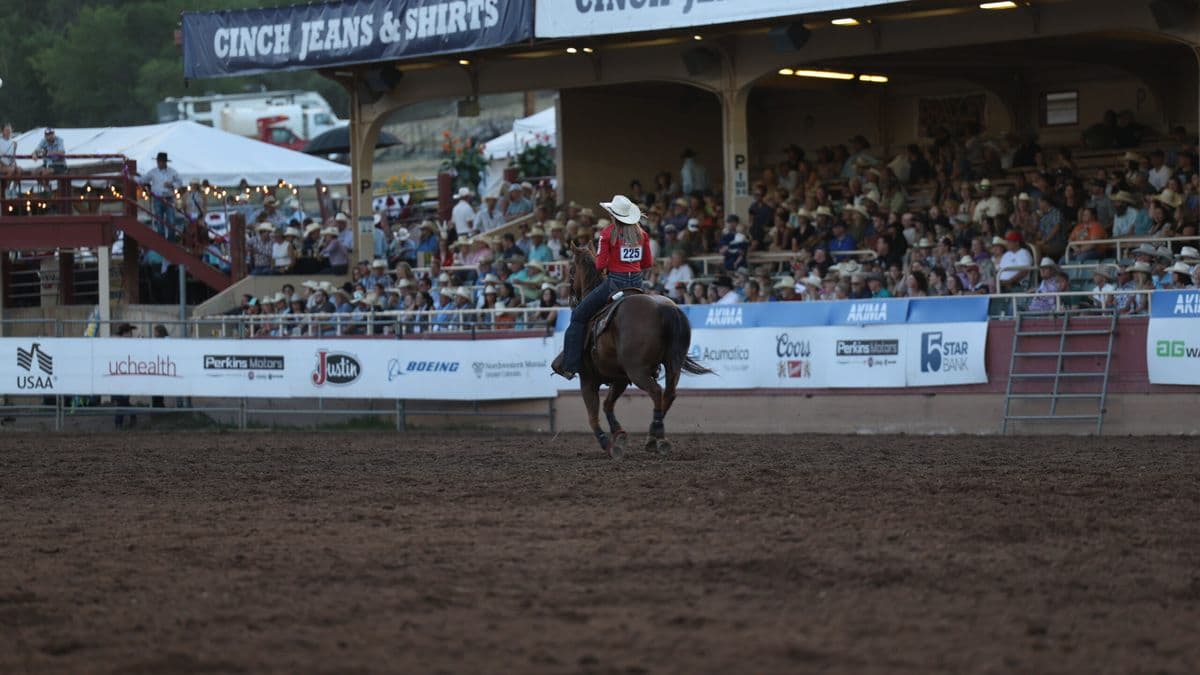 Bradi Whiteside roped a 2.7 to win round 1 at the 2026 NFR Open.