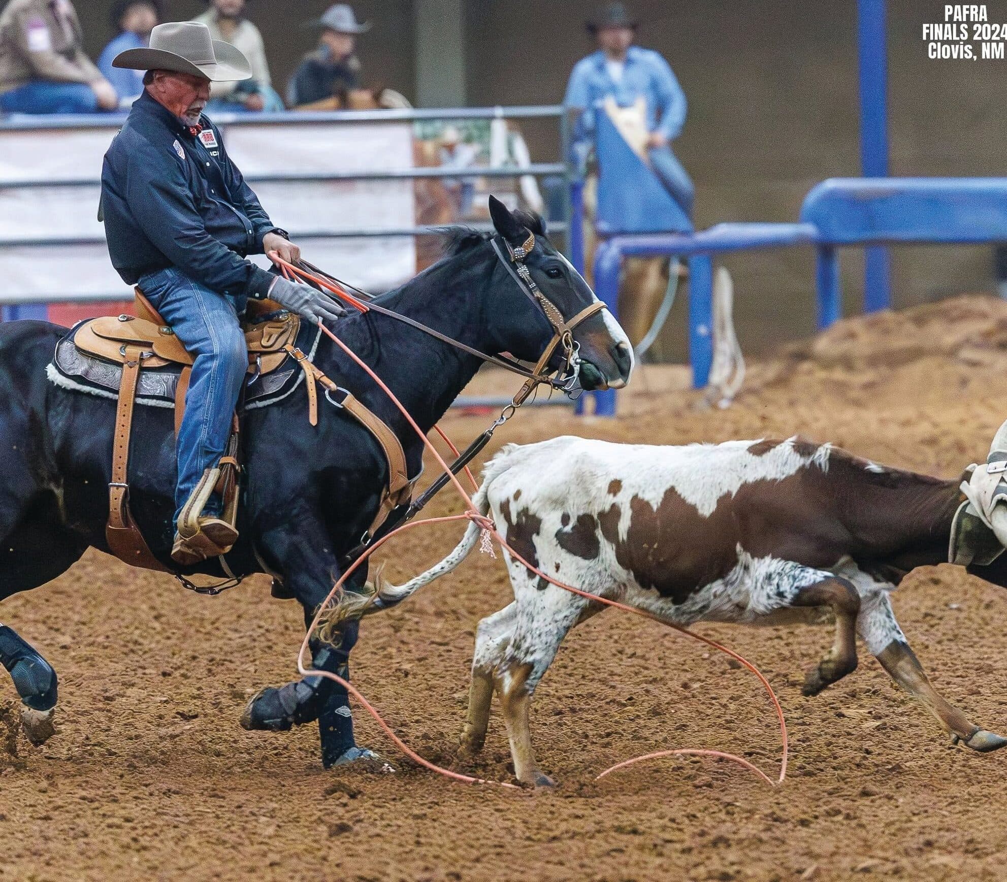 Rob Shilaikis heeling at the 2024 PAFRA Finals in Clovis, New Mexico