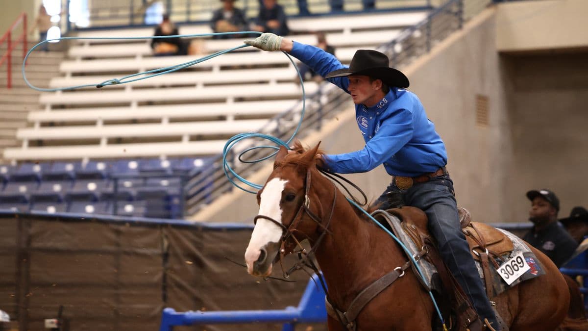 Clyde Bolejack heads on Catty Reyz at the 2026 Old West World Championships in Amarillo, Texas.