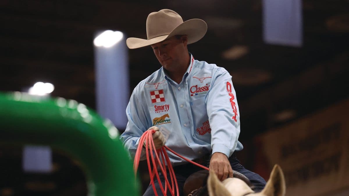 Tate Kirchenschlager on horseback holding his rope