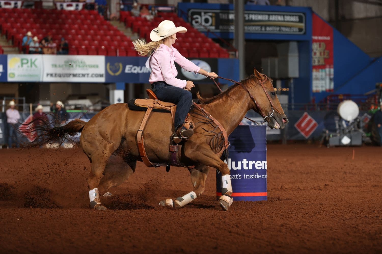 Arina Dee Haugen barrel racing