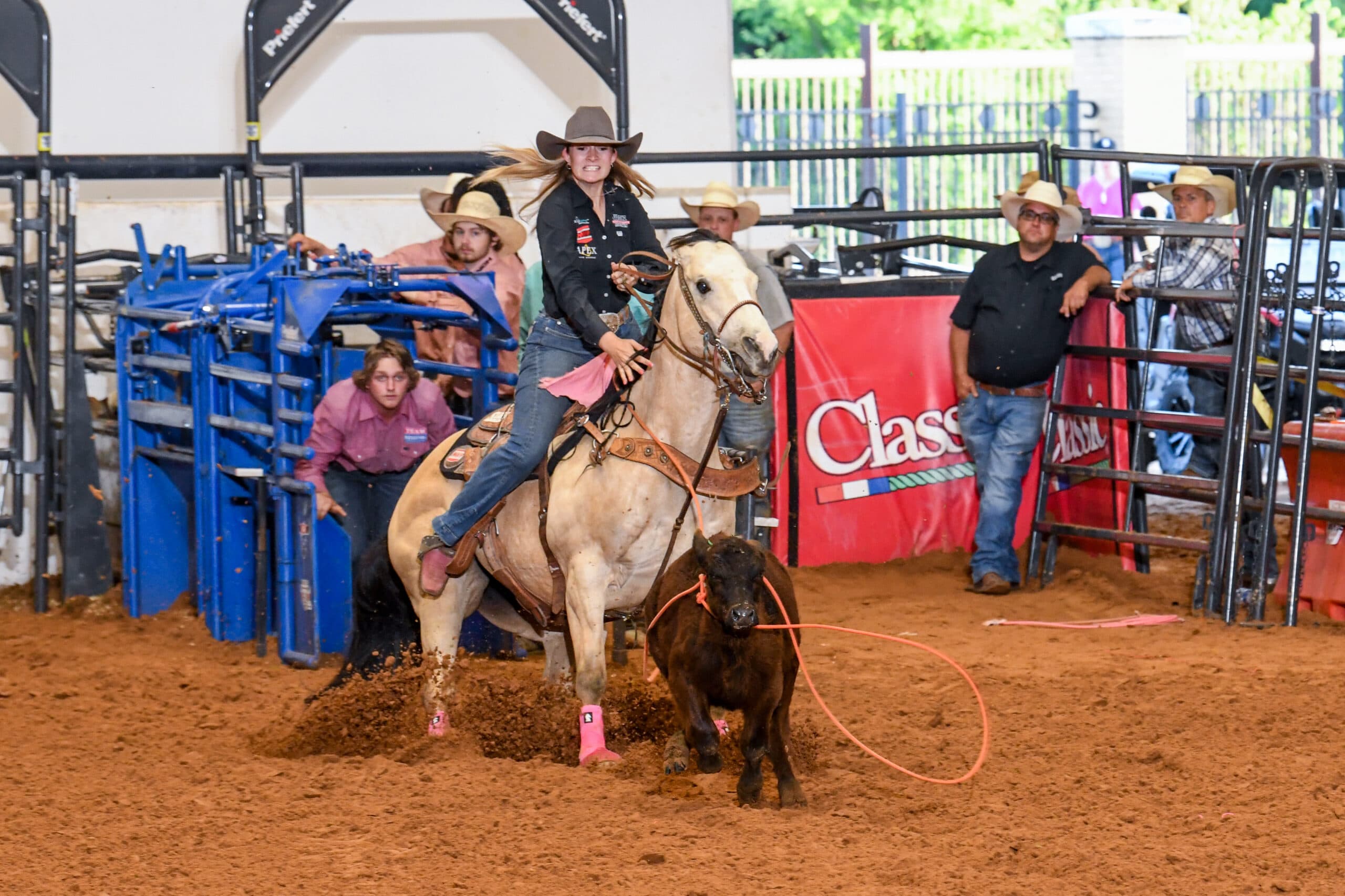 Kieley Walz and "heart horse" Bella secured the 2025 Total Feeds Open Breakaway National Championship title.
