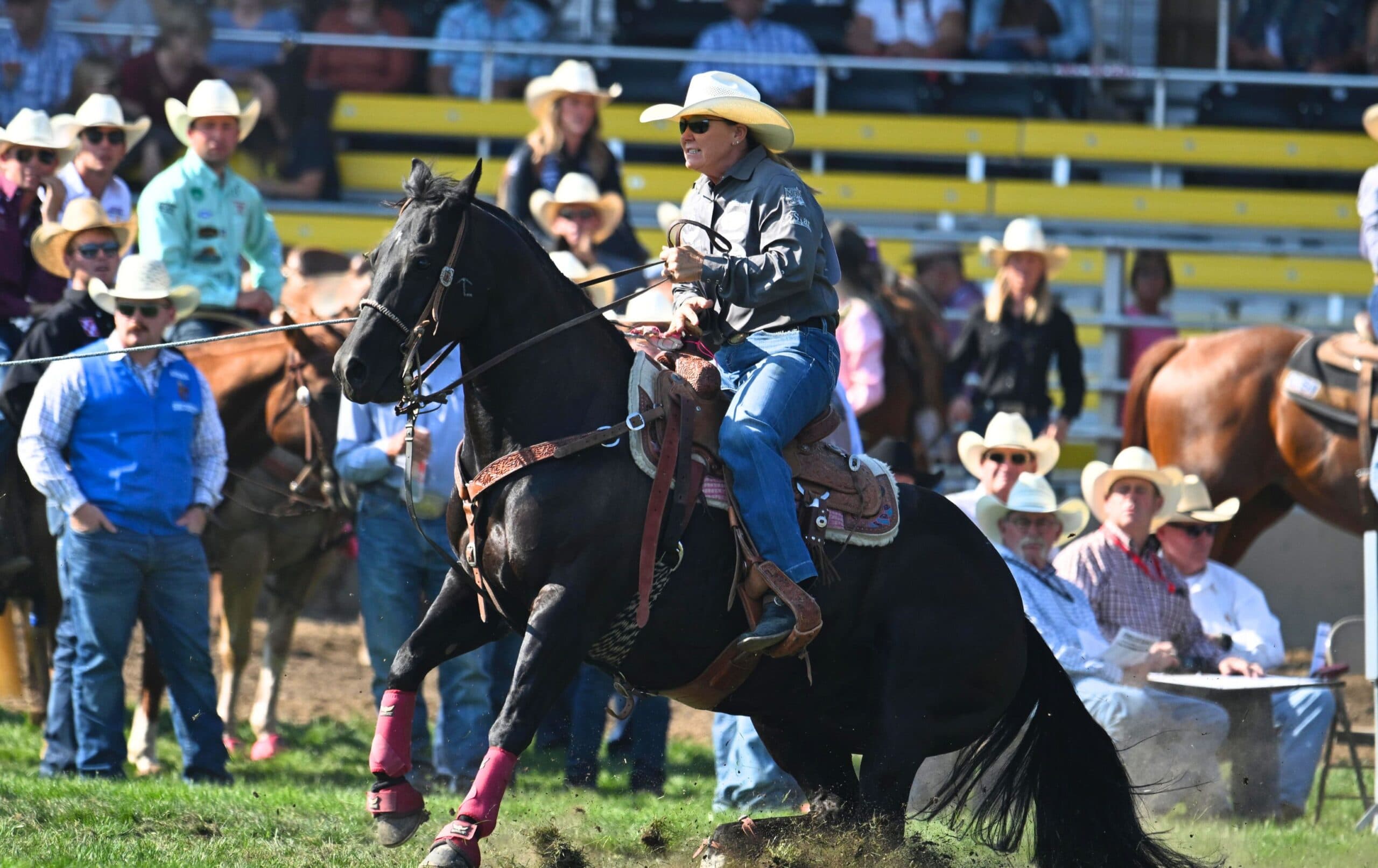 Lari Dee Guy rode Hope Thompson's mare "Ink" to a 2.6-second run in Round 1 of the Pendleton Round-Up.