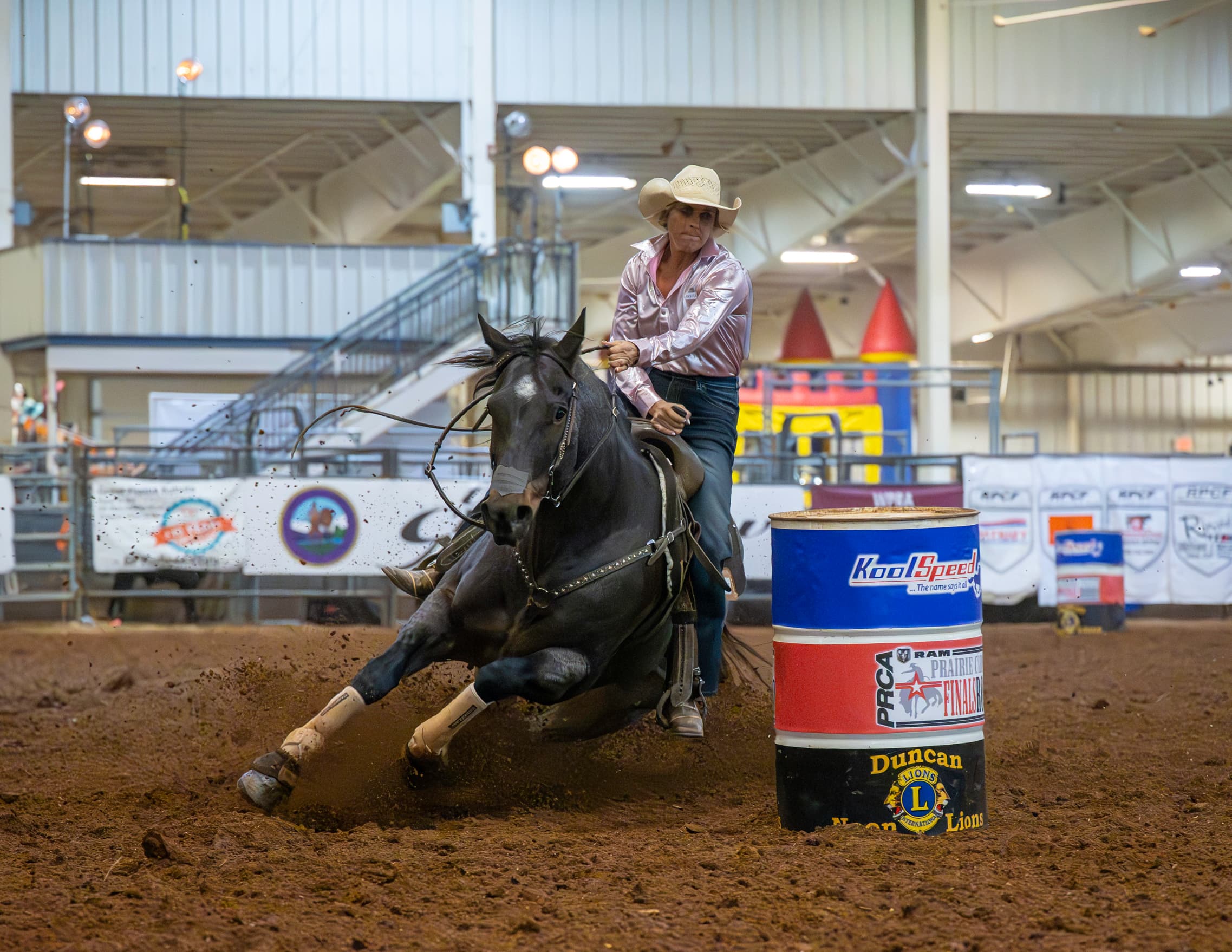 Tana Renick and Fonzie barrel racing