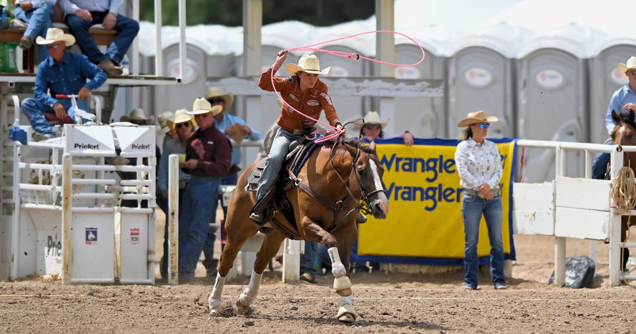 Hali Williams ropes at Cheyenne Frontier Days