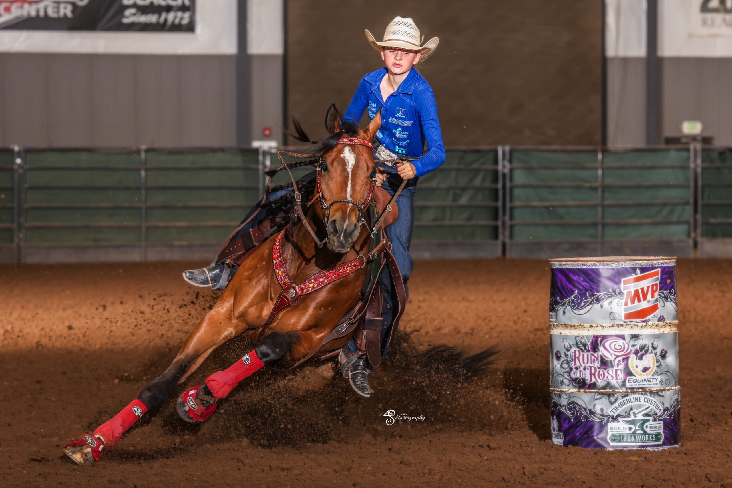 Taylor Armenta and A Smooth Knight turn a barrel