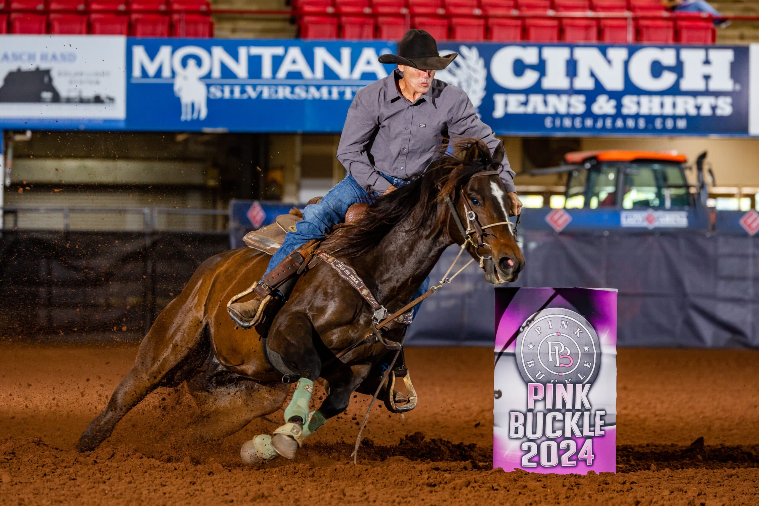 Kelly Bowser and Quarento Tres barrel racing